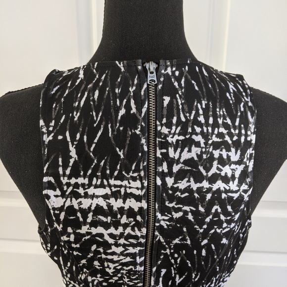 Abercrombie & Fitch Black & White Scuba Dress, size medium - Picture 3 of 3